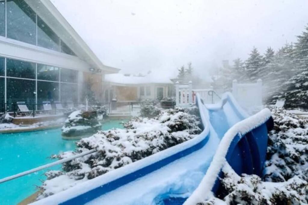 Mountain Lodge Getaway, Ski-In/Ski-Out, Heart Of The Village Snowshoe Esterno foto